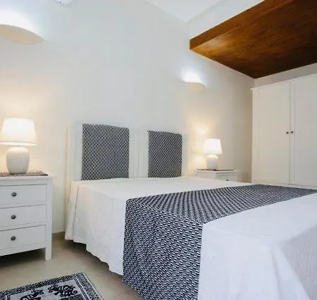 לינה וארוחת בוקר Cala Azul 3*